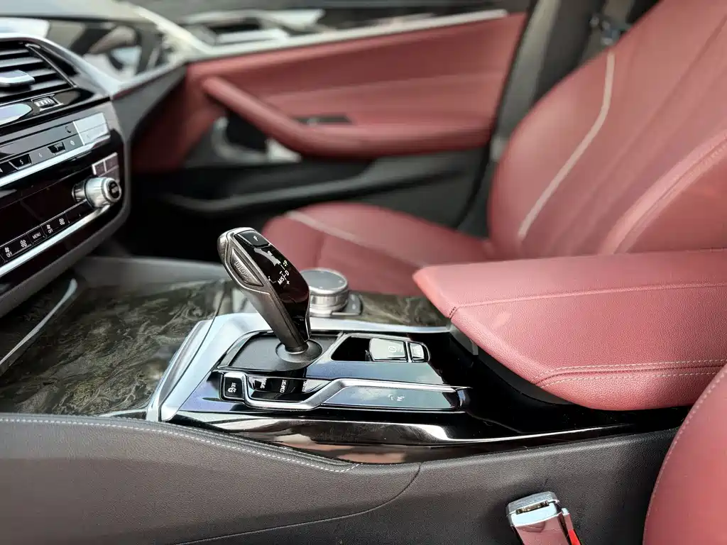 BMW 5 Series — фото 13