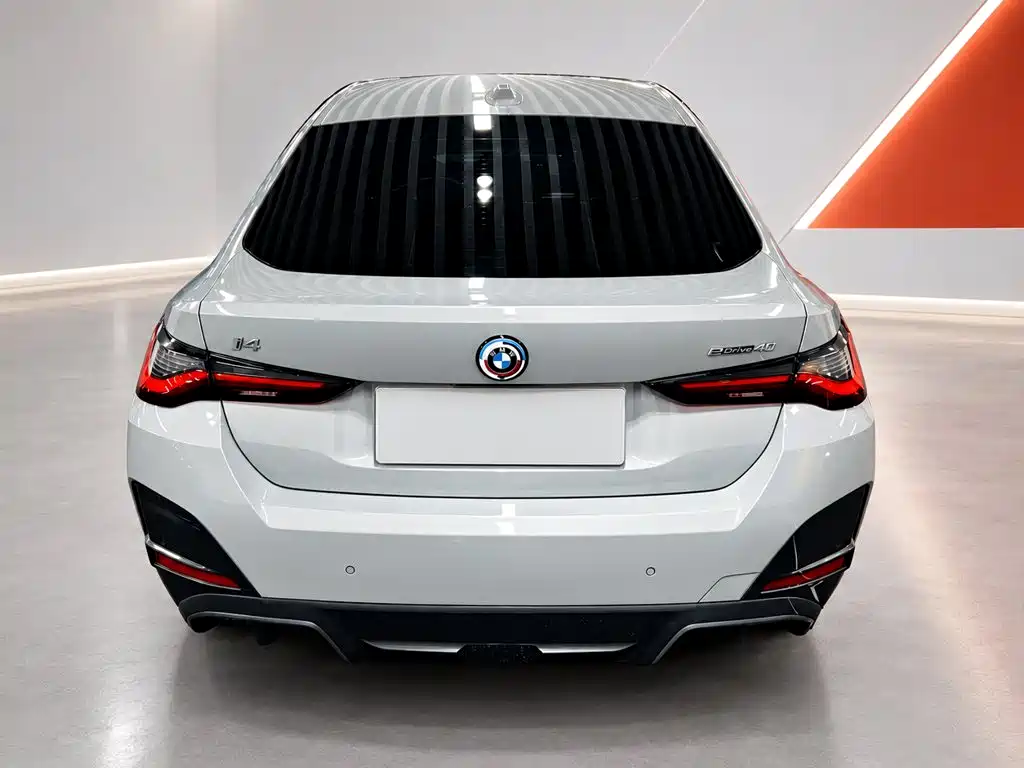 BMW i4 — фото 5
