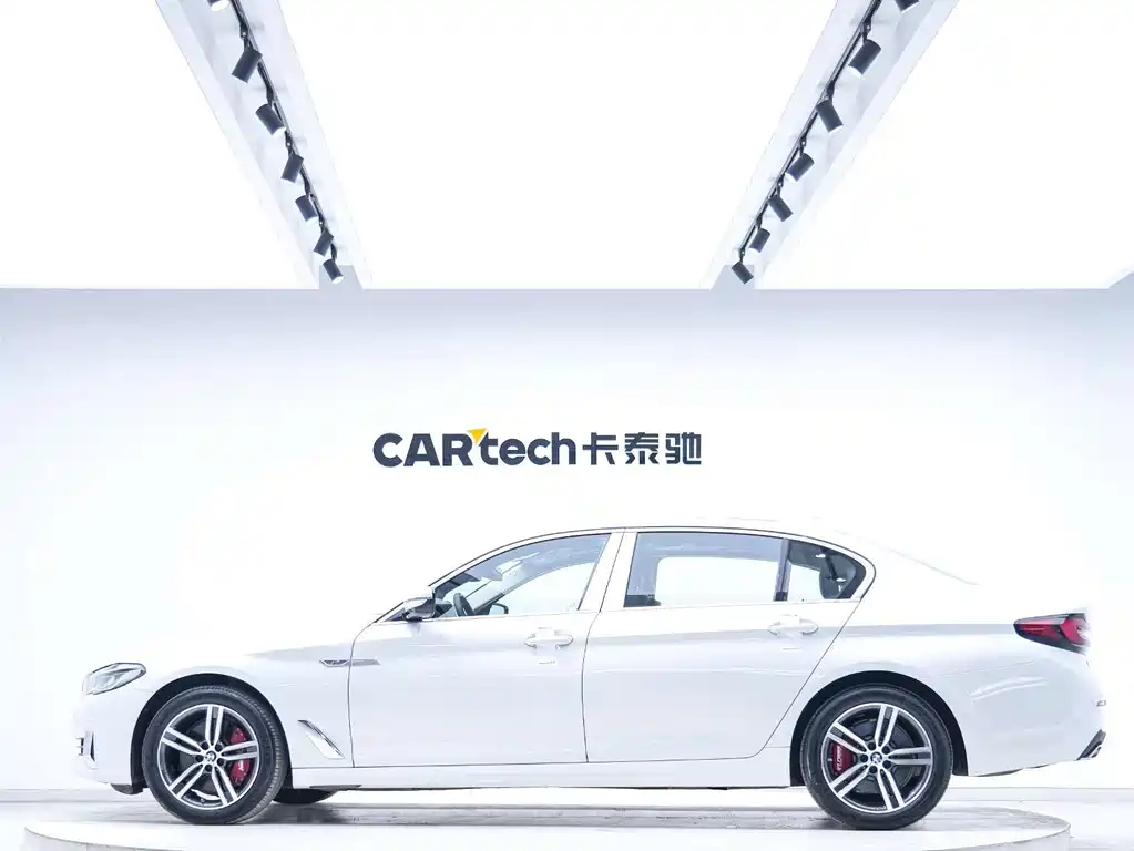 BMW 5 Series — фото 2