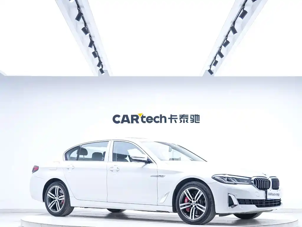 BMW 5 Series — фото 5