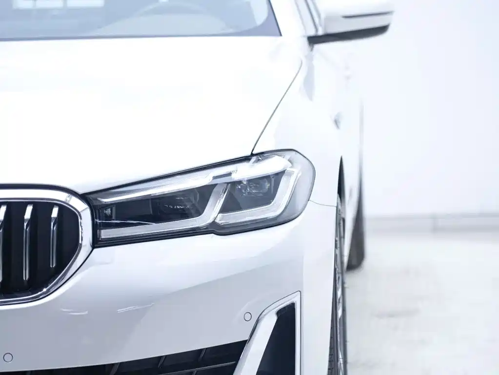 BMW 5 Series — фото 9