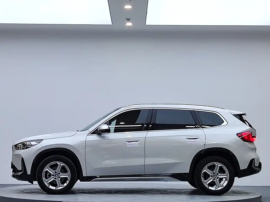 BMW X1 — фото 5
