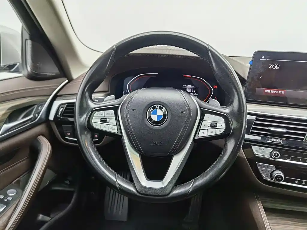 BMW 5 Series — фото 11