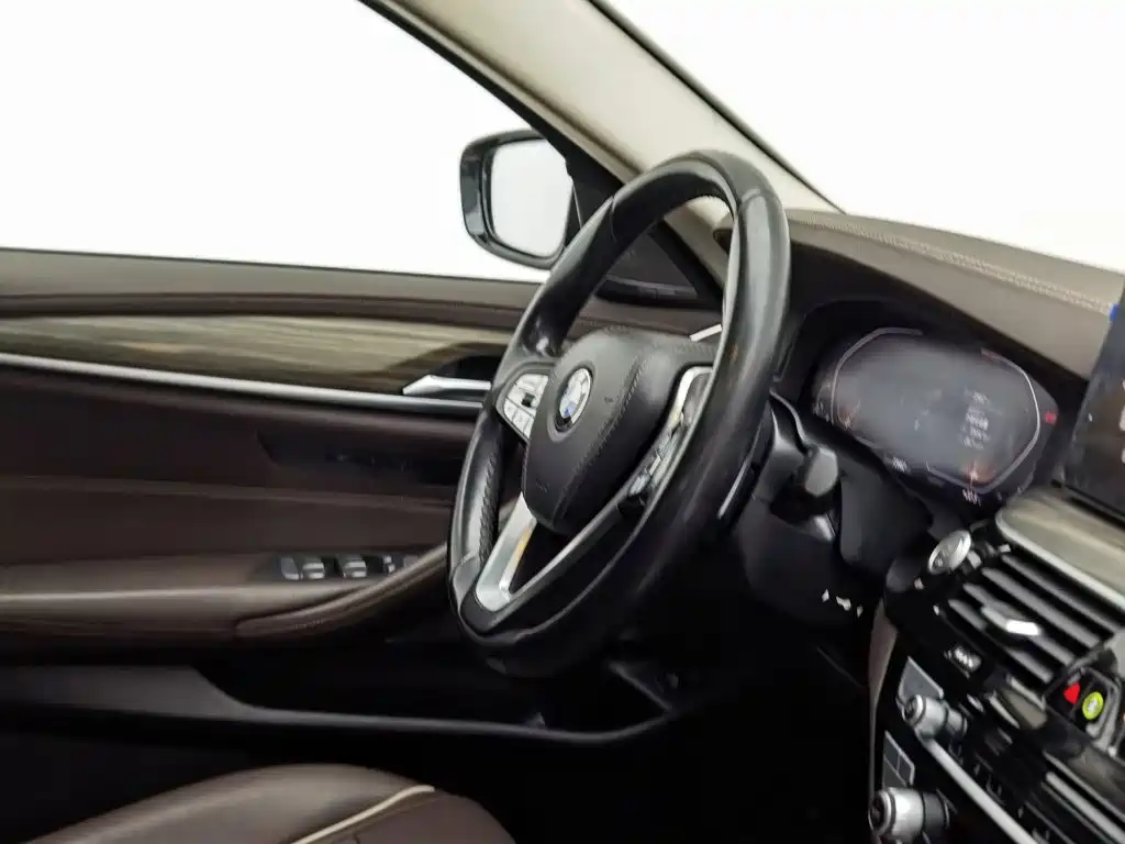 BMW 5 Series — фото 22