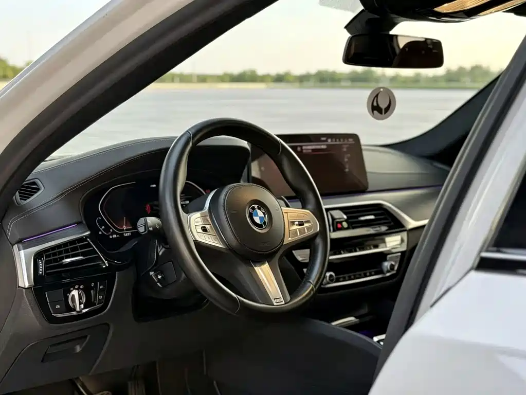 BMW 5 Series — фото 5