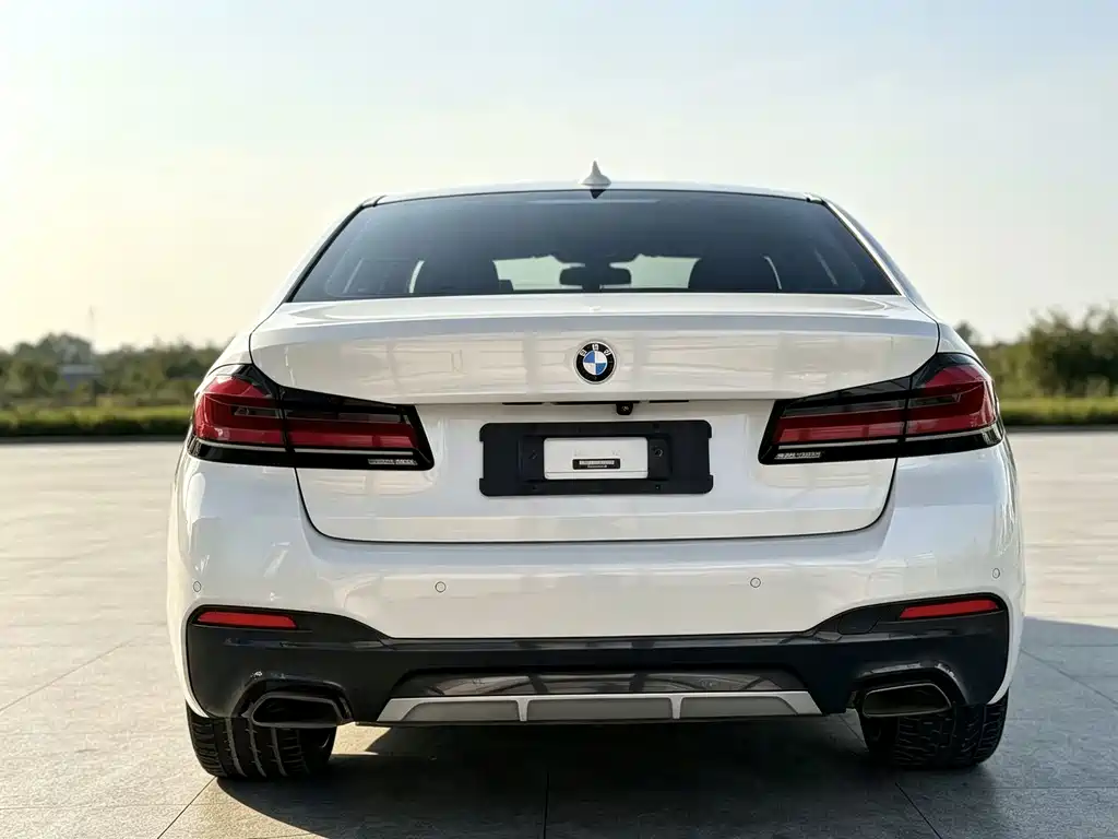 BMW 5 Series — фото 6