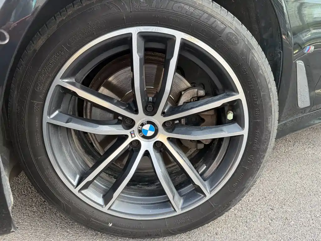 BMW 5 Series — фото 4