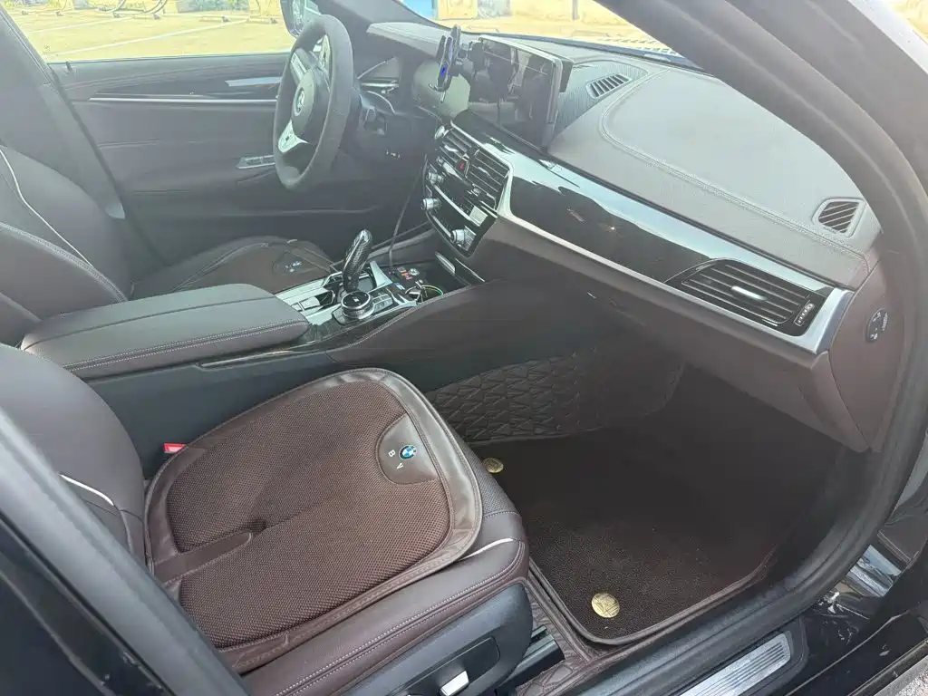 BMW 5 Series — фото 10