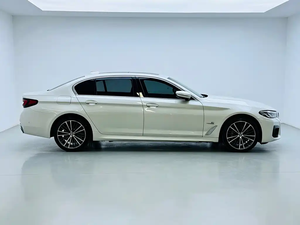 BMW 5 Series — фото 9