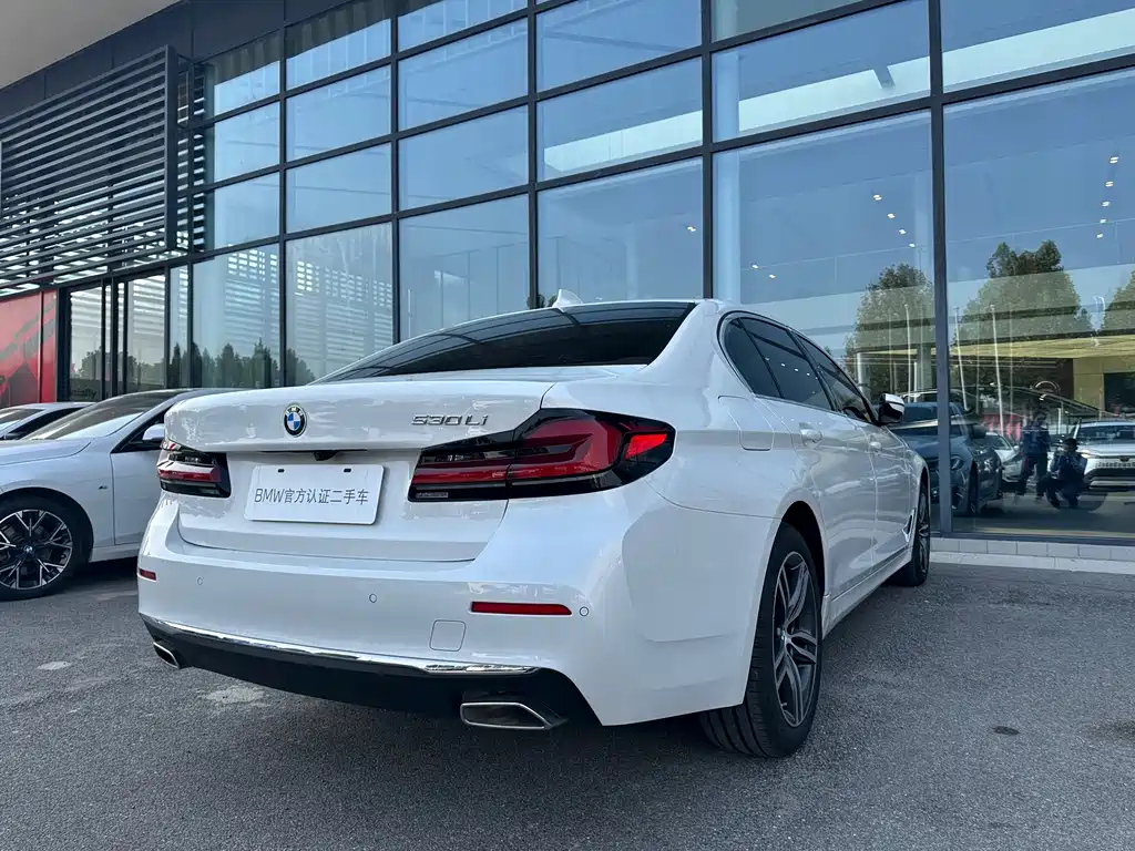 BMW 5 Series — фото 13