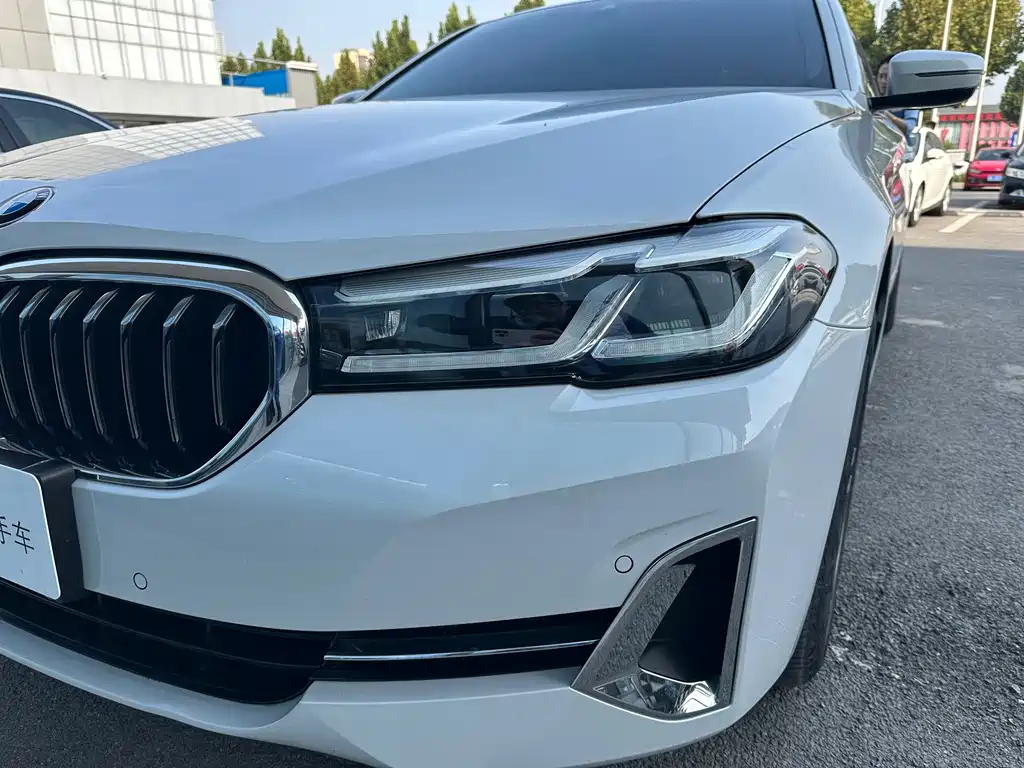 BMW 5 Series — фото 14