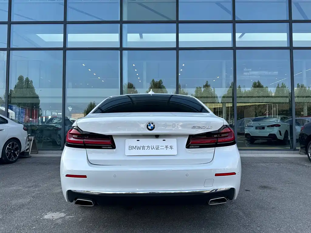 BMW 5 Series — фото 15