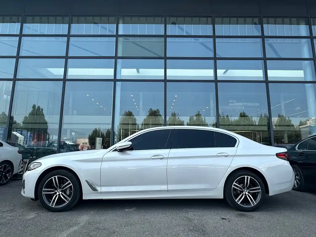 BMW 5 Series — фото 5
