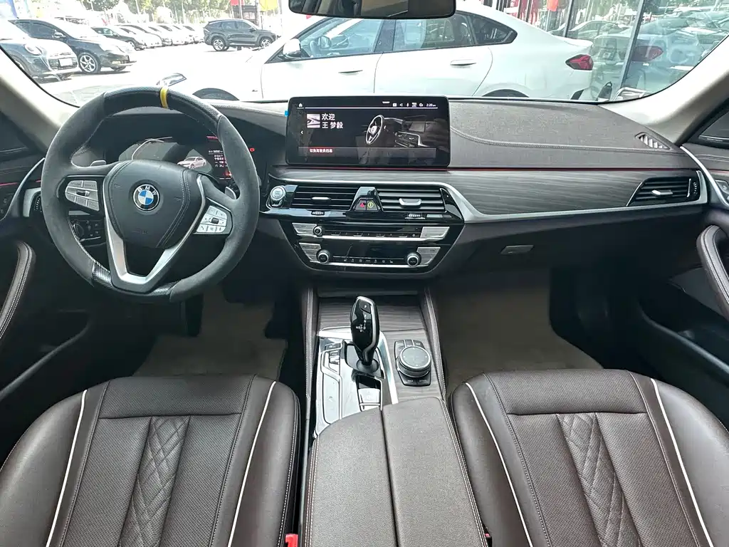 BMW 5 Series — фото 9