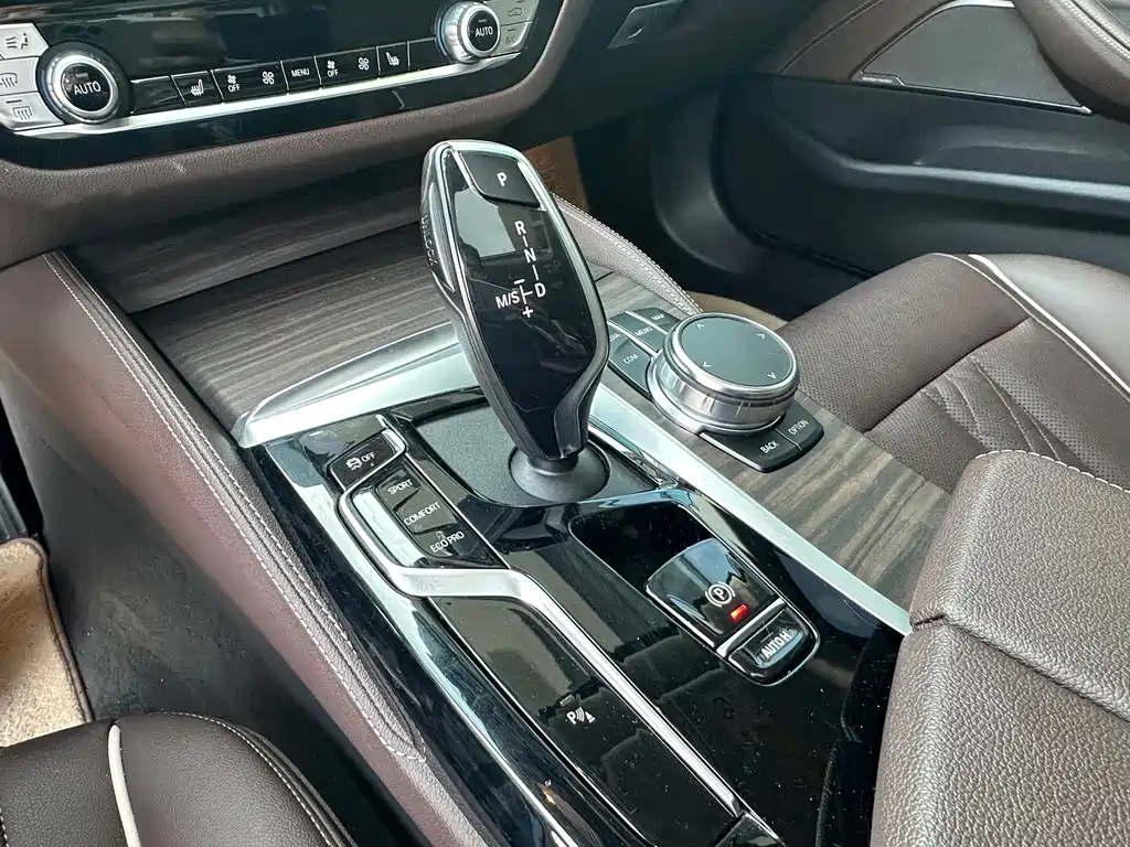 BMW 5 Series — фото 10