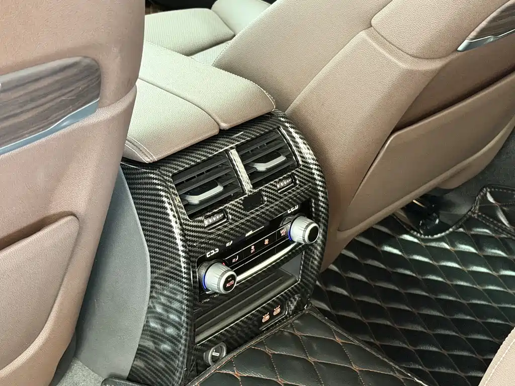 BMW 5 Series — фото 18
