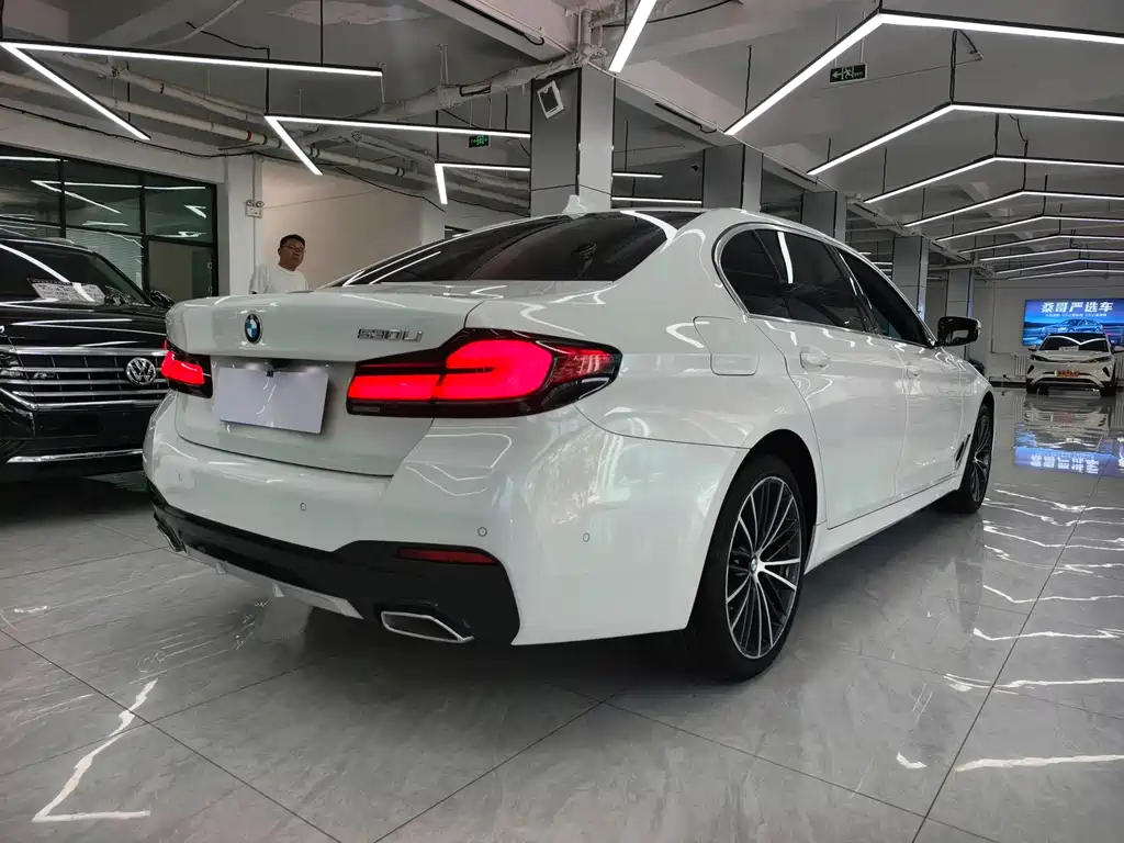 BMW 5 Series — фото 5