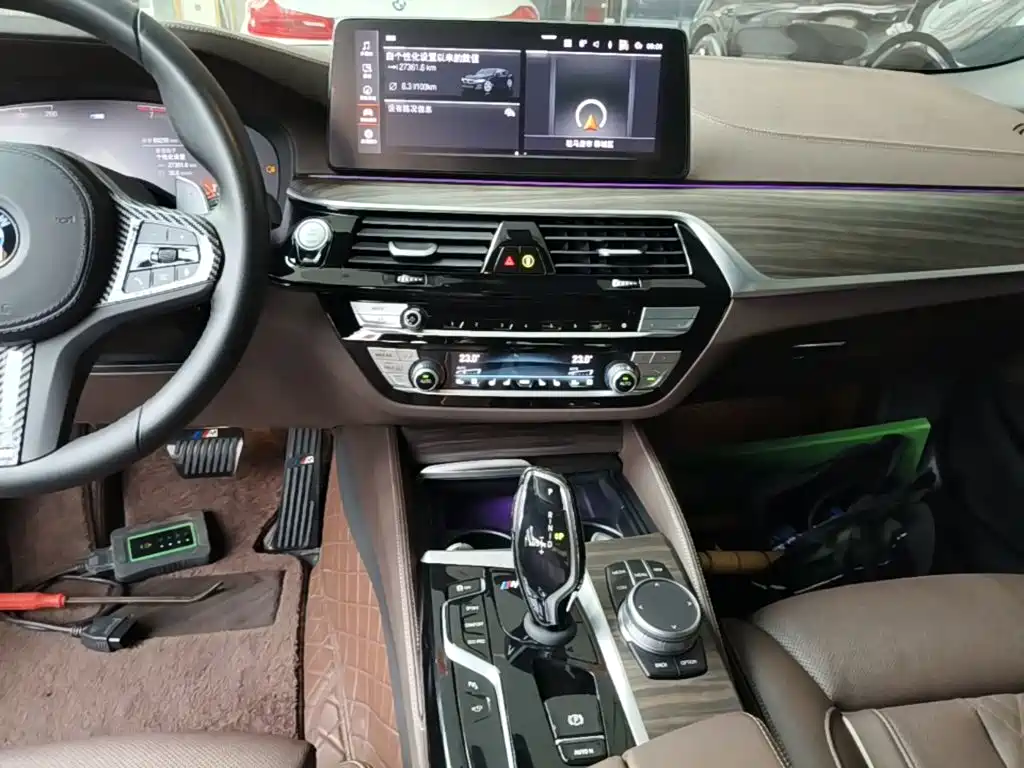 BMW 5 Series — фото 13