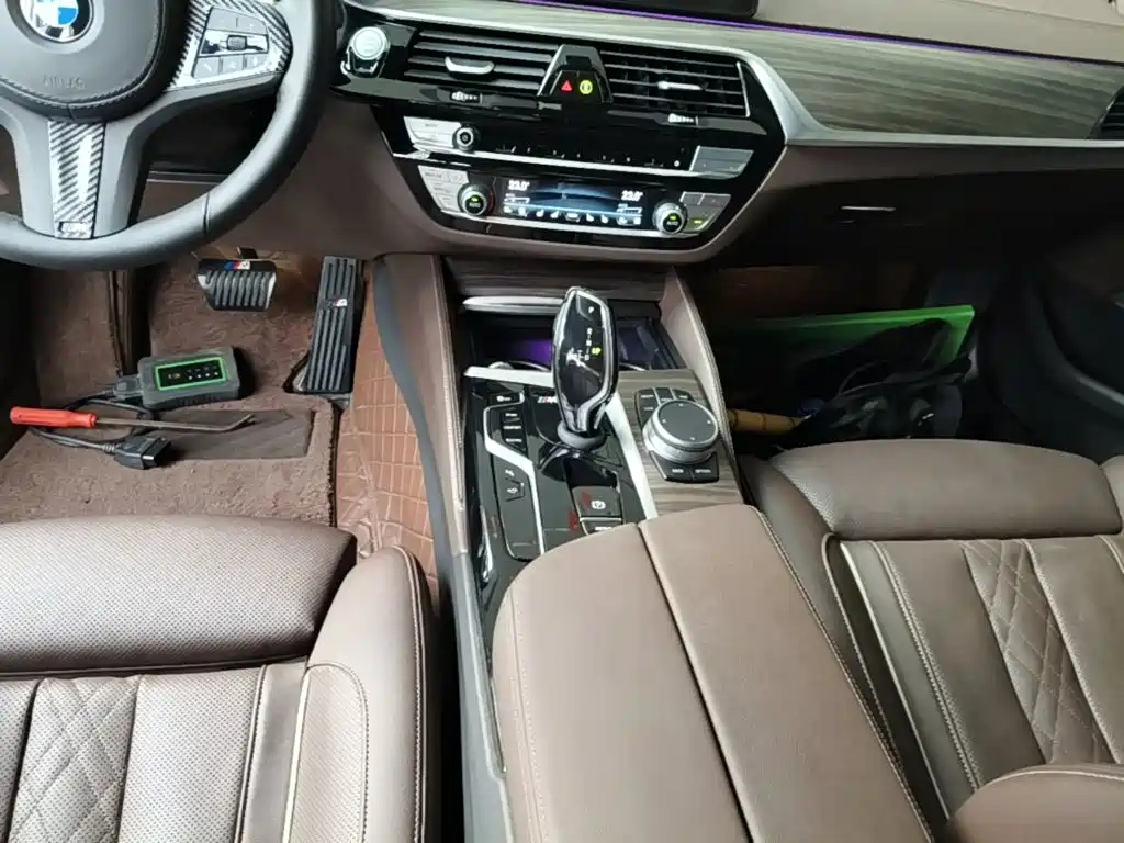 BMW 5 Series — фото 14