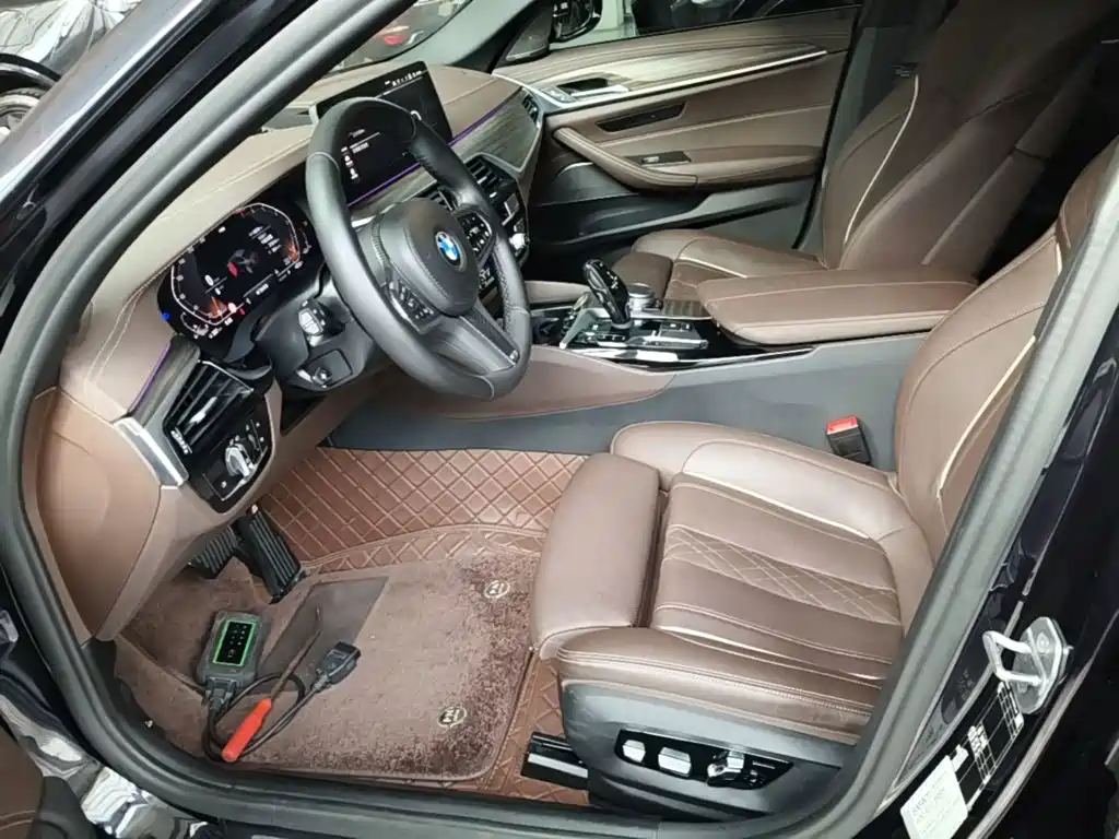 BMW 5 Series — фото 15
