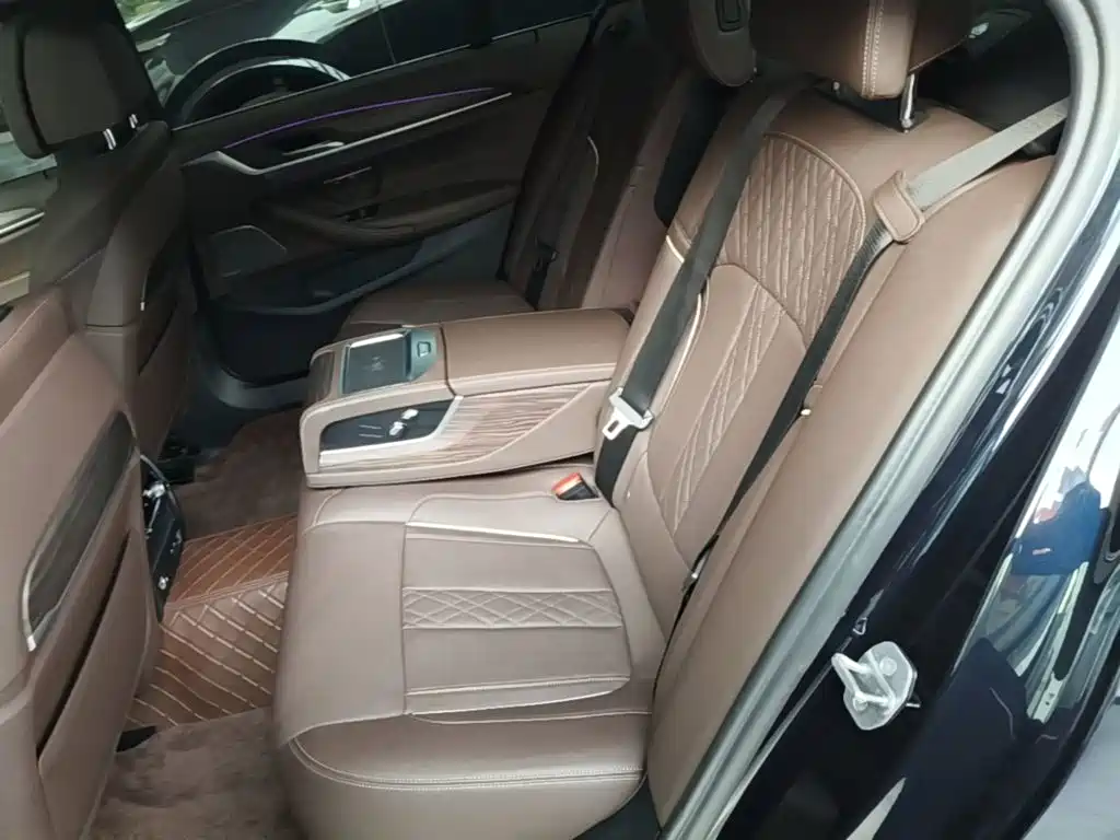 BMW 5 Series — фото 17