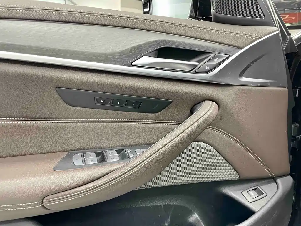 BMW 5 Series — фото 13