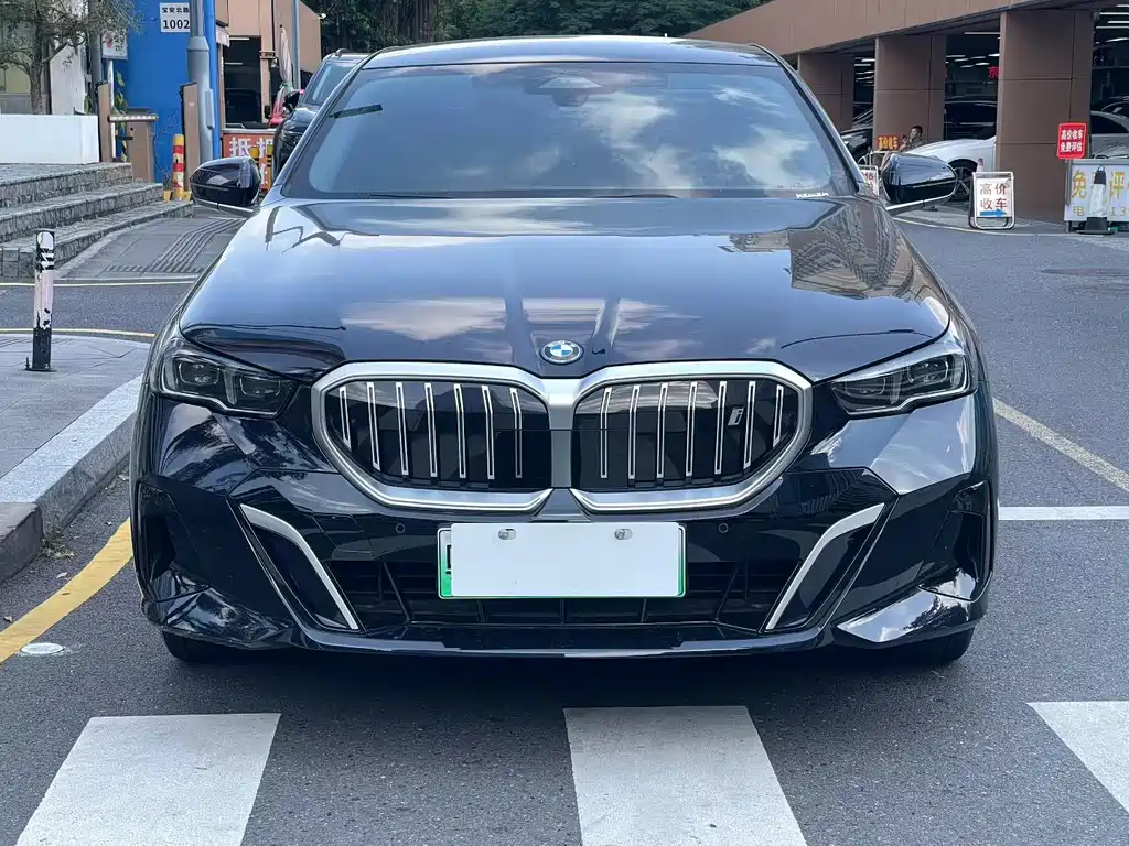 BMW i5 — фото 2