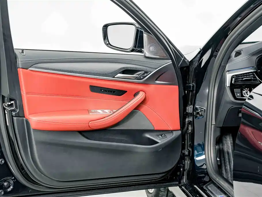 BMW 5 Series — фото 15