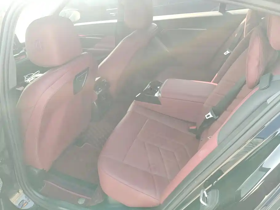 BMW 5 Series — фото 11