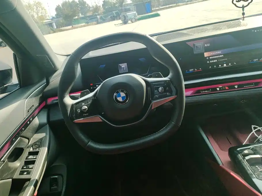 BMW 5 Series — фото 15