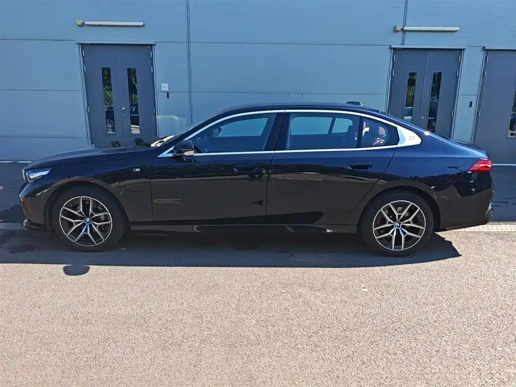BMW i5 — фото 5