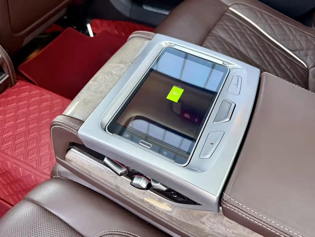 BMW 7 Series — фото 11