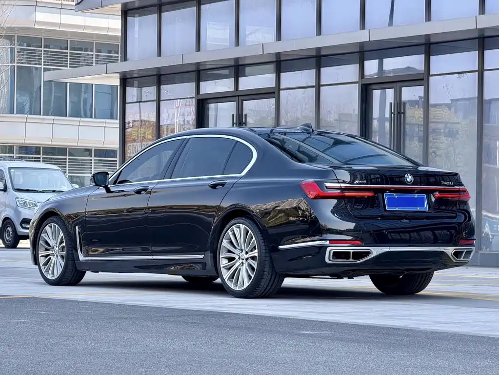 BMW 7 Series — фото 4