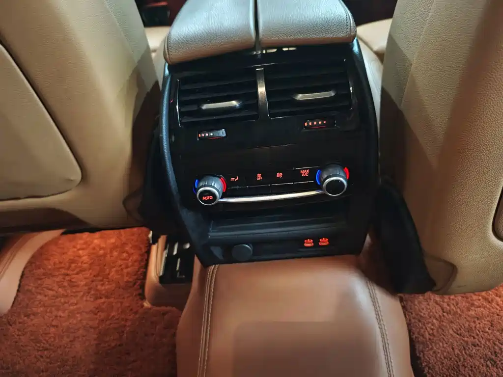 BMW 6 Series GT — фото 10