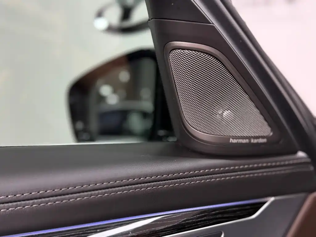BMW 7 Series — фото 14