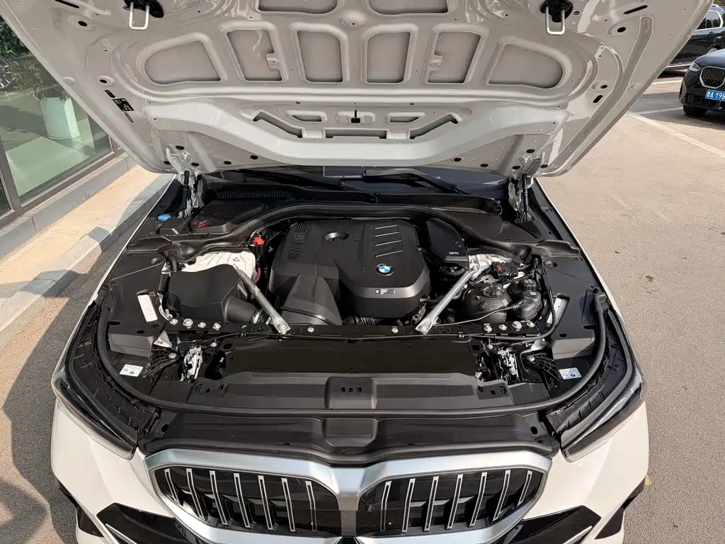 BMW 5 Series — фото 25