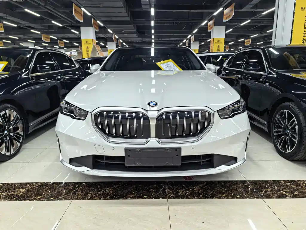BMW 5 Series — фото 2