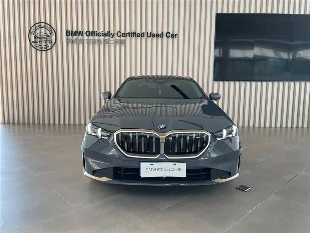 BMW 5 Series — фото 2