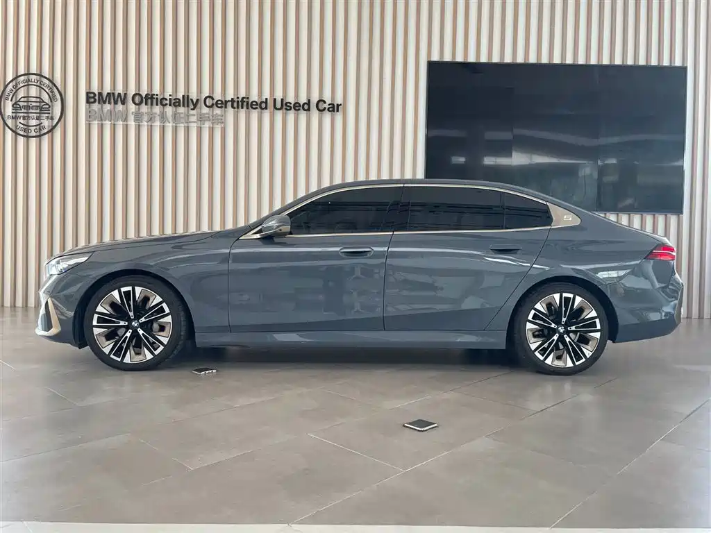 BMW 5 Series — фото 3