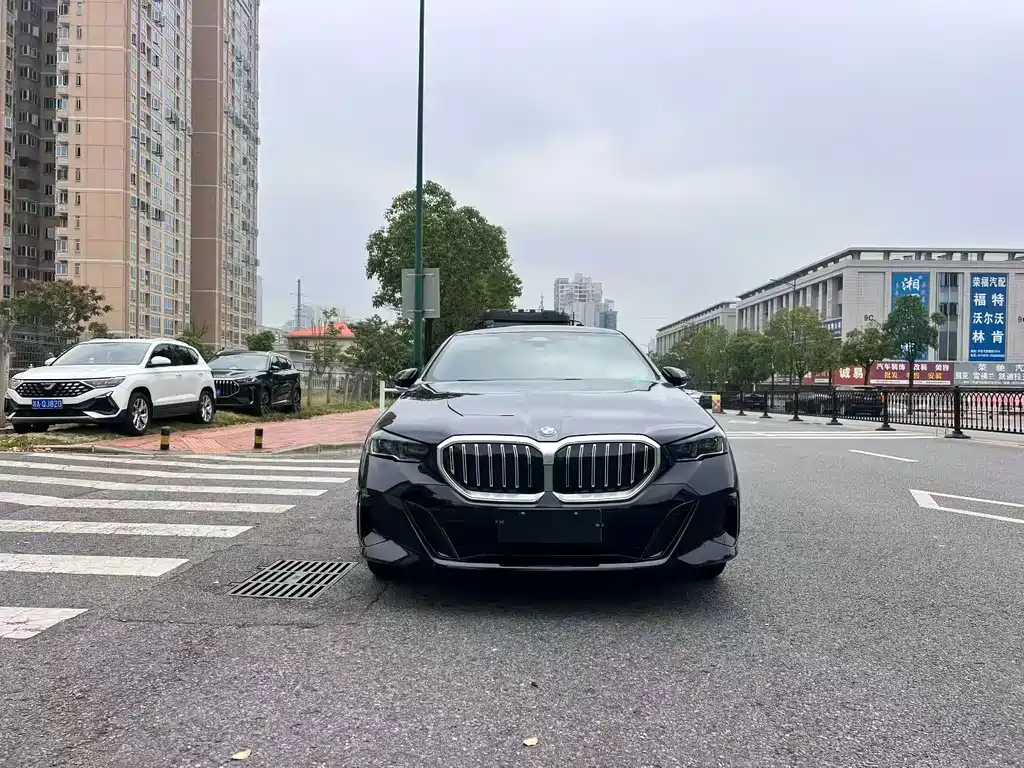 BMW 5 Series — фото 2