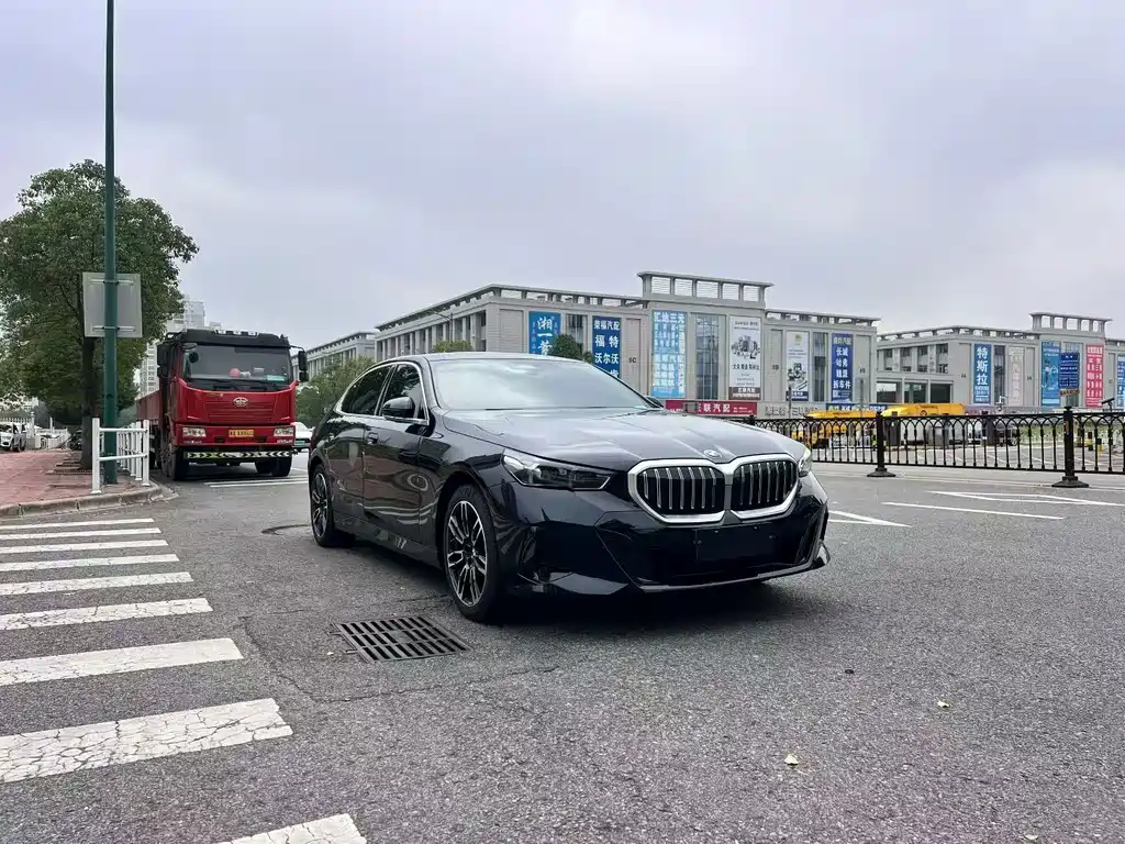 BMW 5 Series — фото 3