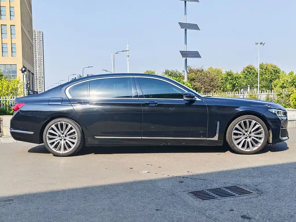 BMW 7 Series — фото 4