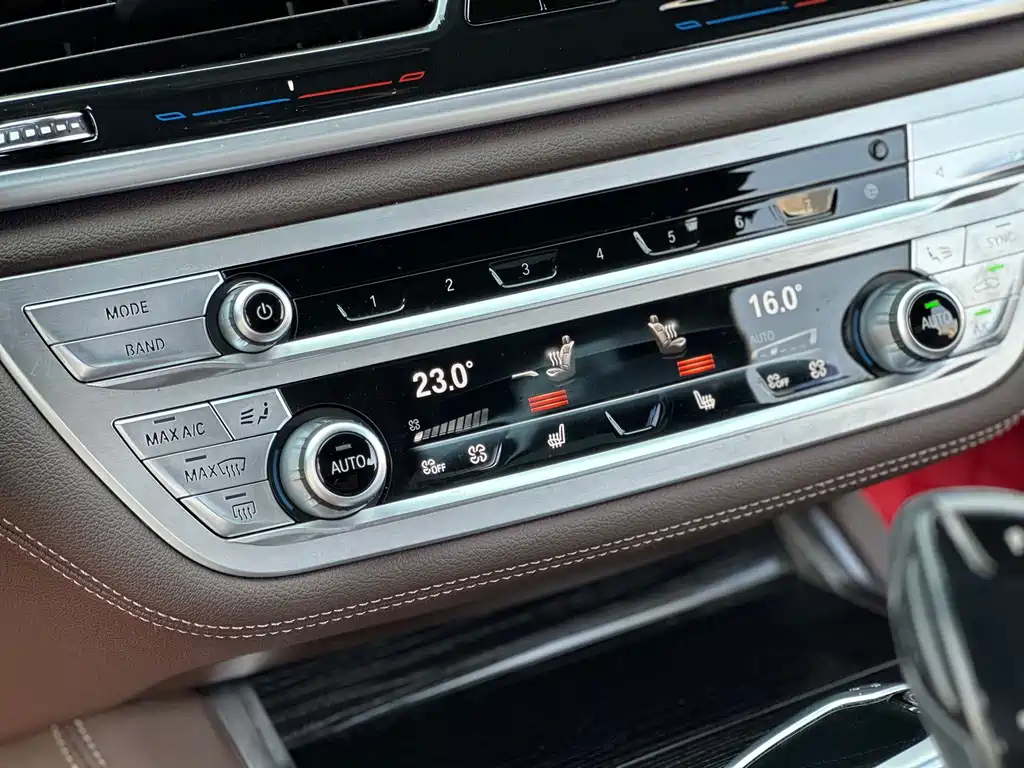 BMW 7 Series — фото 9