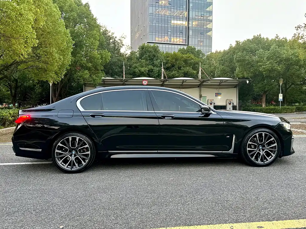 BMW 7 Series — фото 6