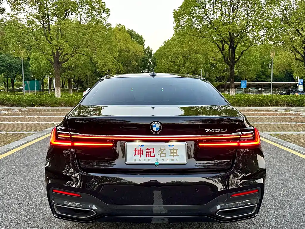 BMW 7 Series — фото 8