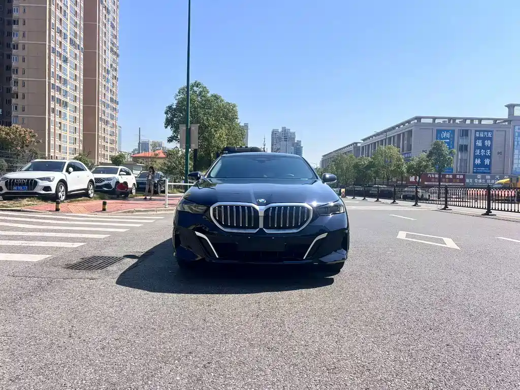 BMW 5 Series — фото 2