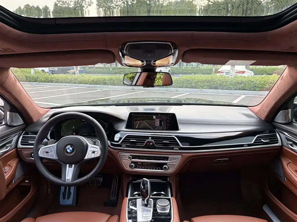 BMW 7 Series — фото 10