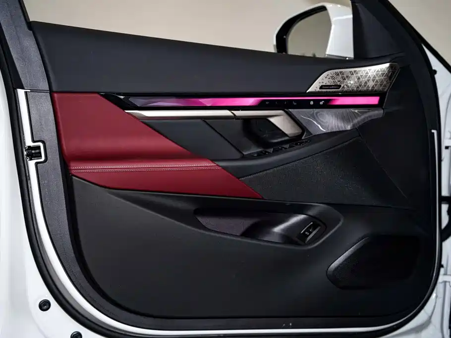 BMW 5 Series — фото 18