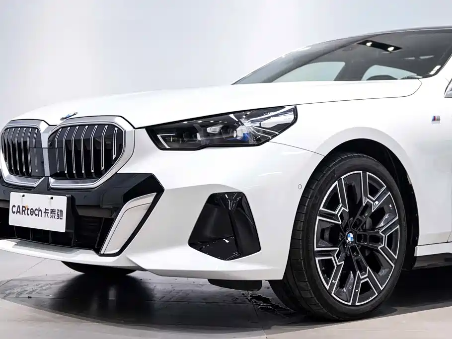 BMW 5 Series — фото 3