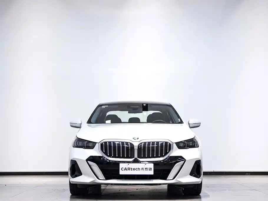 BMW 5 Series — фото 4